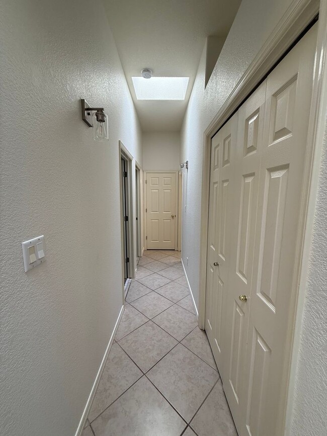 Building Photo - 2 Bedroom / 2 Bath Home with Office Space