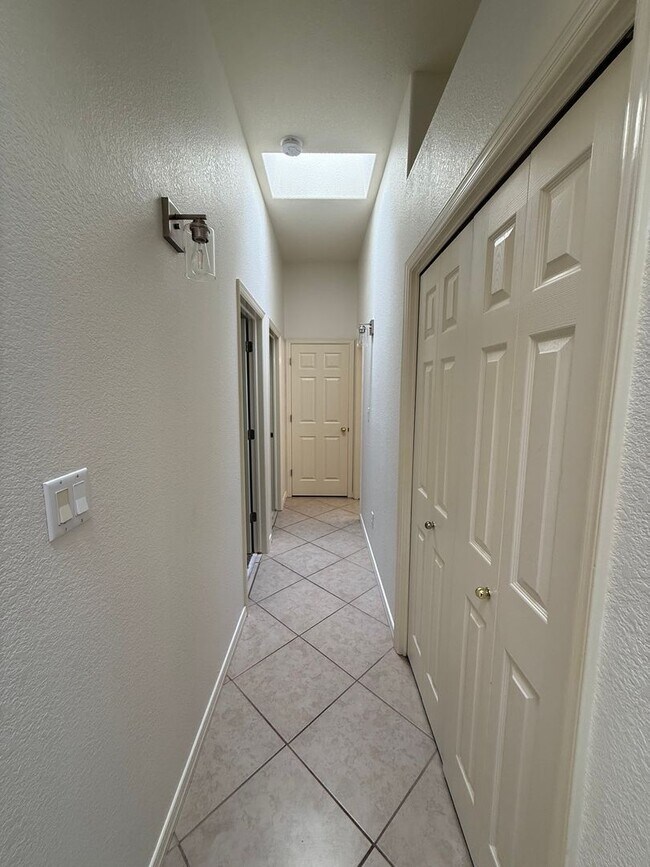 Building Photo - Beautiful 2 Bedroom/2 Bath W/ Office