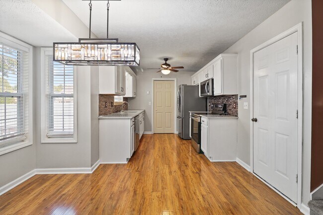 Building Photo - 1633 Cedar Springs Cir