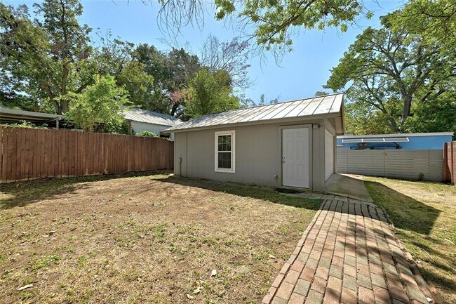 Building Photo - 1203 W 40th St