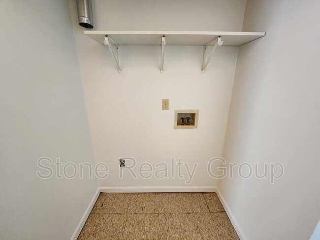 Building Photo - 440 S Gilbert St