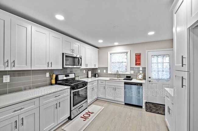 Building Photo - 2620 Englehardt St