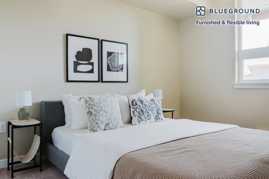 Building Photo - 13403 Newcastle Commons Dr