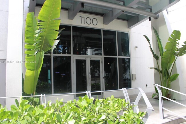 Building Photo - 1100S S Miami Ave