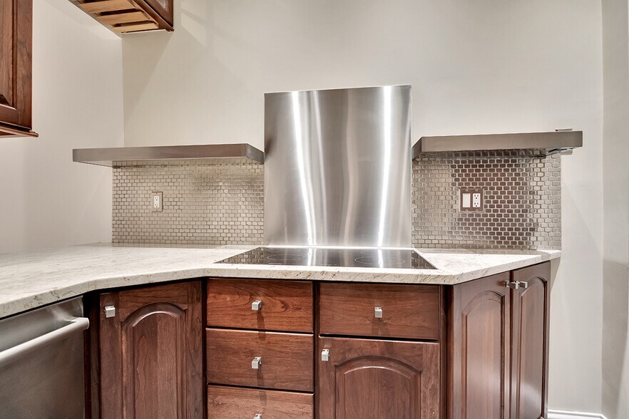 Kitchen 5 - 1228 N Dearborn St