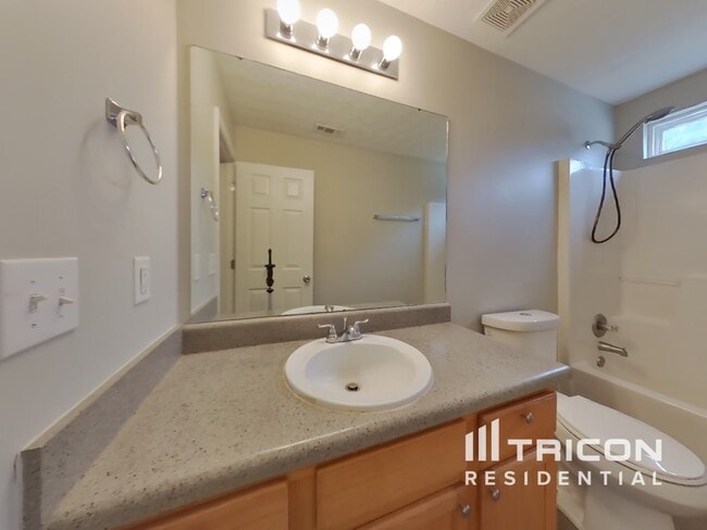 Building Photo - 264 Silver Ridge Dr