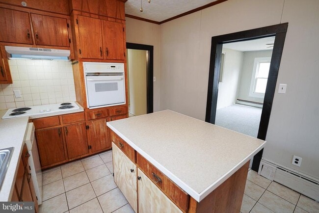 Building Photo - 305 E Pine St