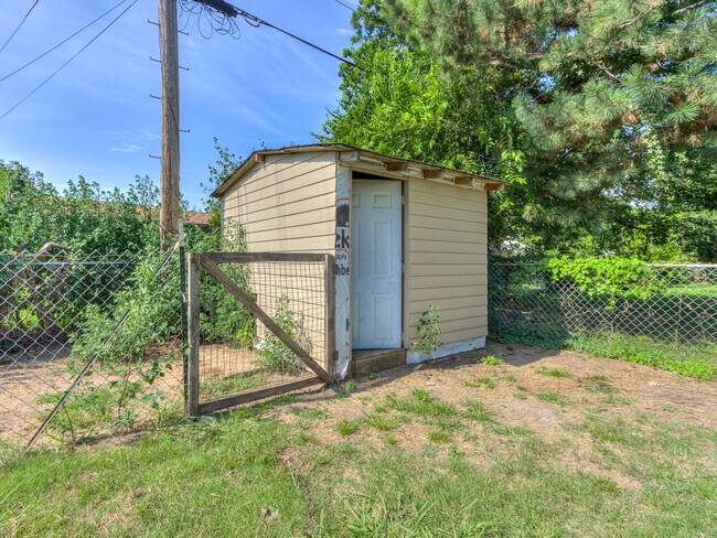Building Photo - 2104 SW 68th St