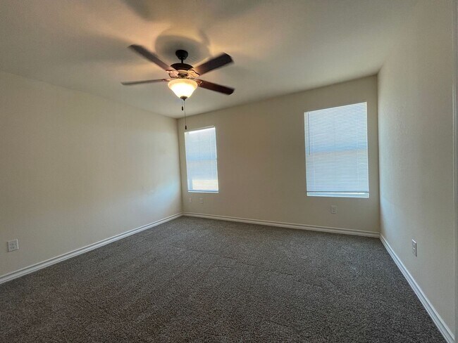 Building Photo - Town home for rent