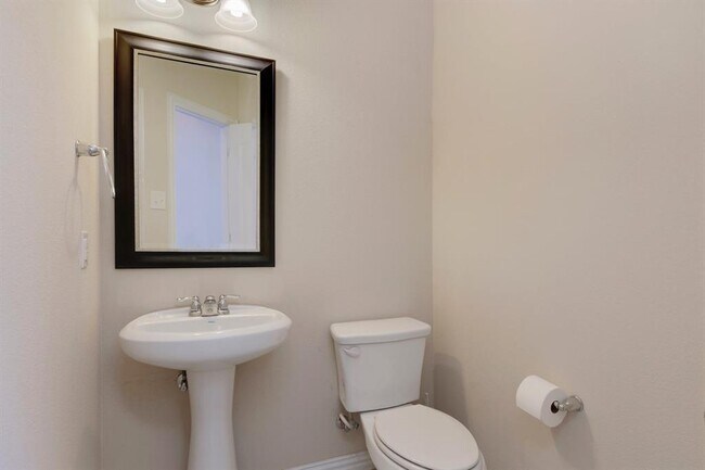 Building Photo - 753 Hot Spring Valley