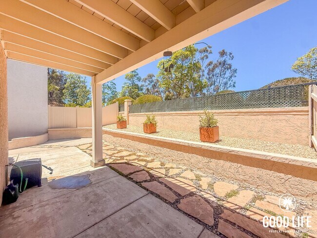 Building Photo - Spacious 3BD/2.5 BA Home in Scripps Ranch with Pool, Private Balcony & In-Unit Laundry