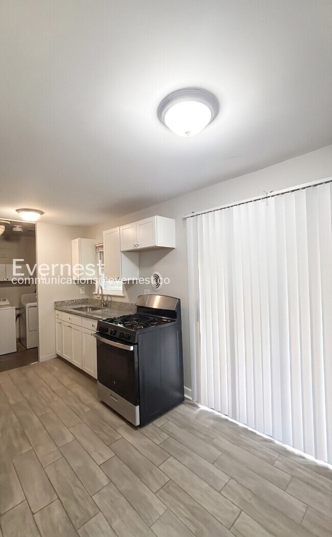 Building Photo - 3-Bedroom Home with Spacious Living and Convenient Amenities / Pet-Friendly / Vouchers Accepted /...