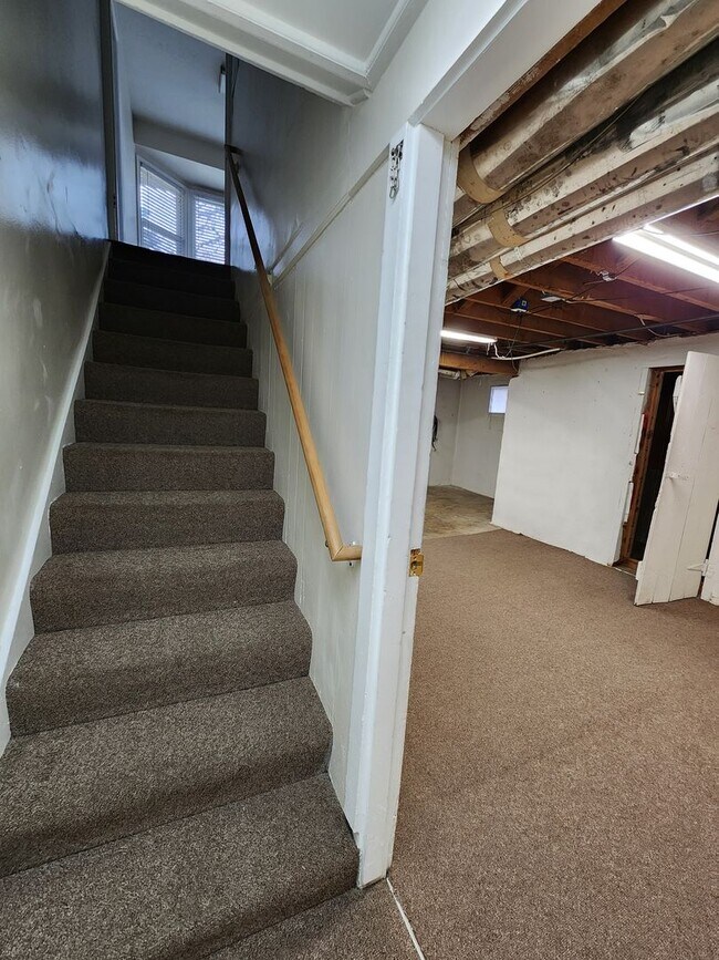 Building Photo - 3Spro2300 (Duplex)