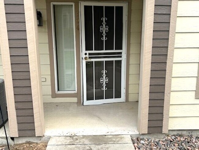 Building Photo - Great Littleton Condominium with Garage
