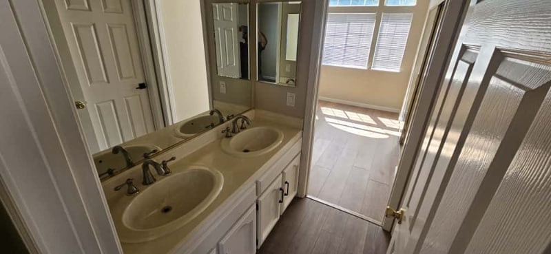 Building Photo - 270 Camelot Dr