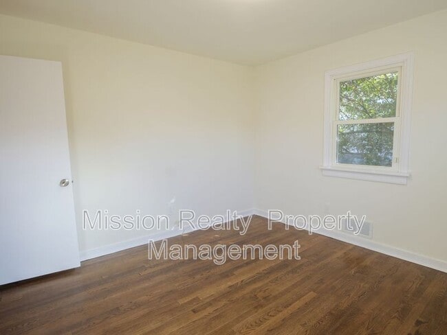 Building Photo - 2500 Byron St