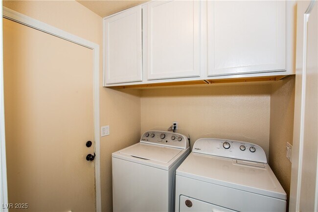 Building Photo - 7820 Paper Flower Ct