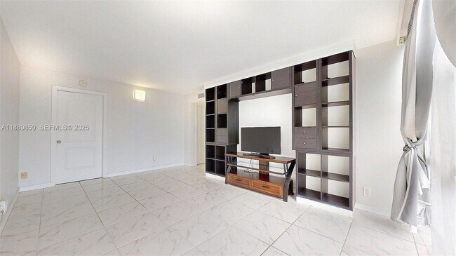 Building Photo - 1000 Parkview Dr