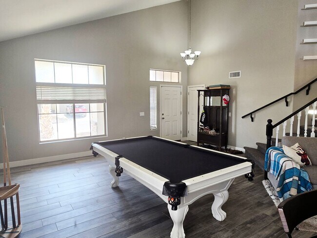 Building Photo - 2 story 3-bed, 2-bath home in San Tan Valley!