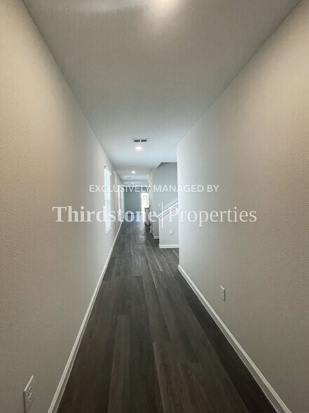 Building Photo - 1309 Pangola Dr