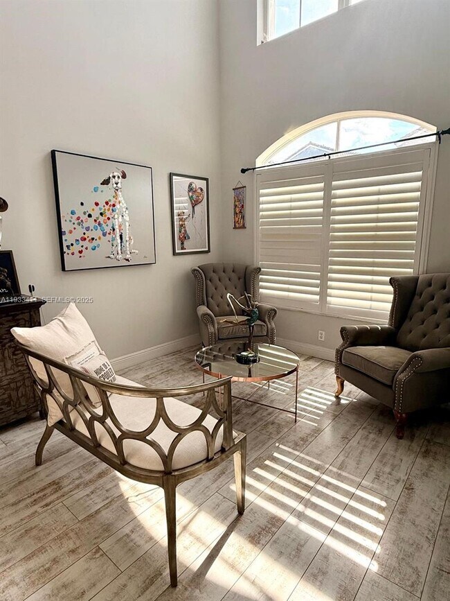 Building Photo - 3729 SW 51st St