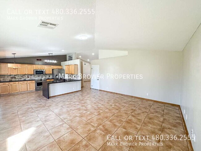 Building Photo - 566 S Esmeralda