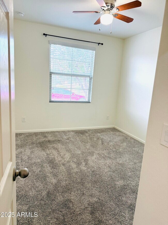 Building Photo - 3923 E Desert Broom Dr
