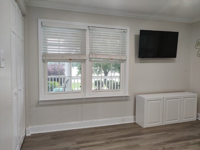 Building Photo - 227 Dove Rd