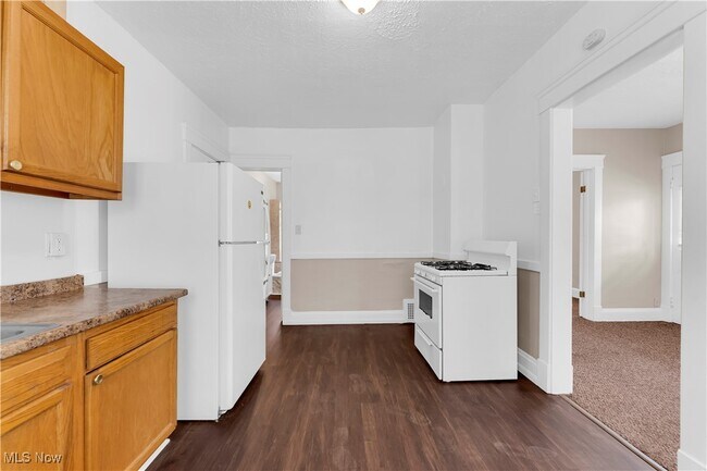 Building Photo - 2085 Robin St