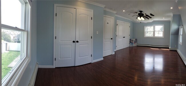 Building Photo - 1 Harvest Ln