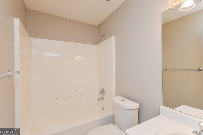 Building Photo - 235 Cypress Dr