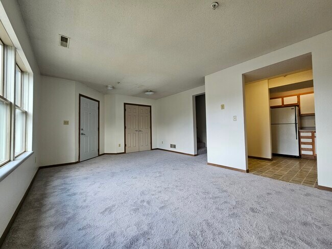 Living/Dining - 627 Iowa Ave