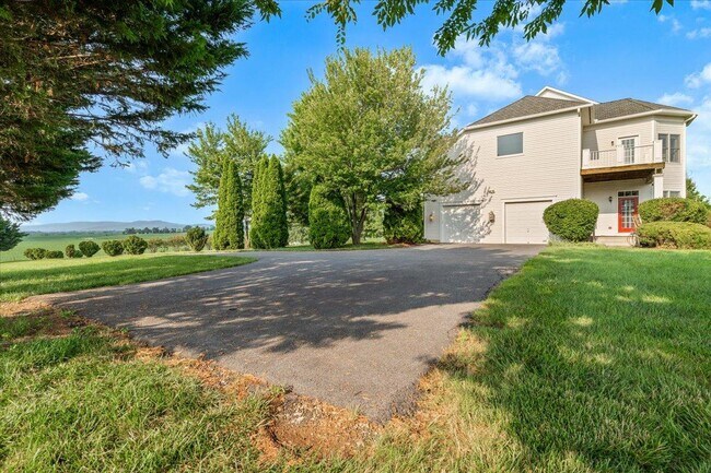Building Photo - 6110 Holter Rd