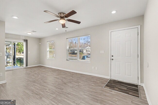 Building Photo - 2117 Blayton Ln SE