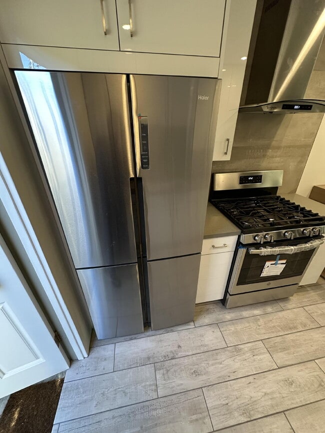 Building Photo - LIVE THE OCEAN BEACH LIFESTYLE!