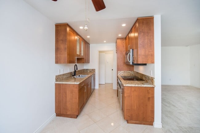 Building Photo - Remodeled Seal Beach Condo