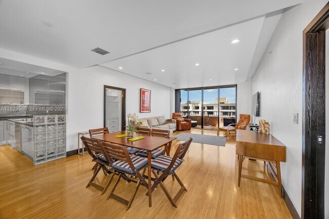 Building Photo - 251 Crandon Blvd