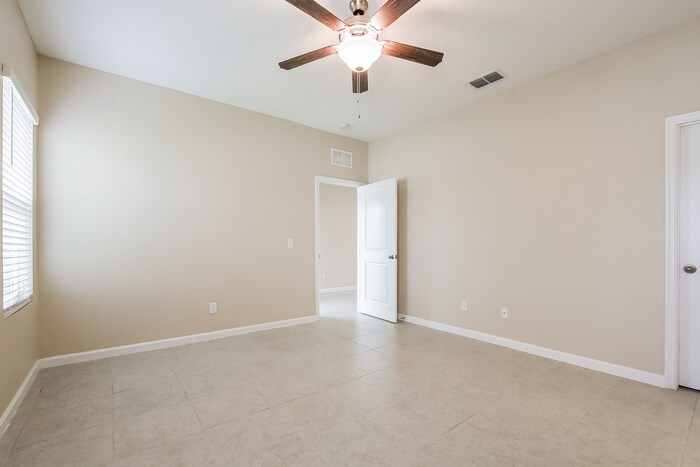 Building Photo - 2600 Island Walk Dr