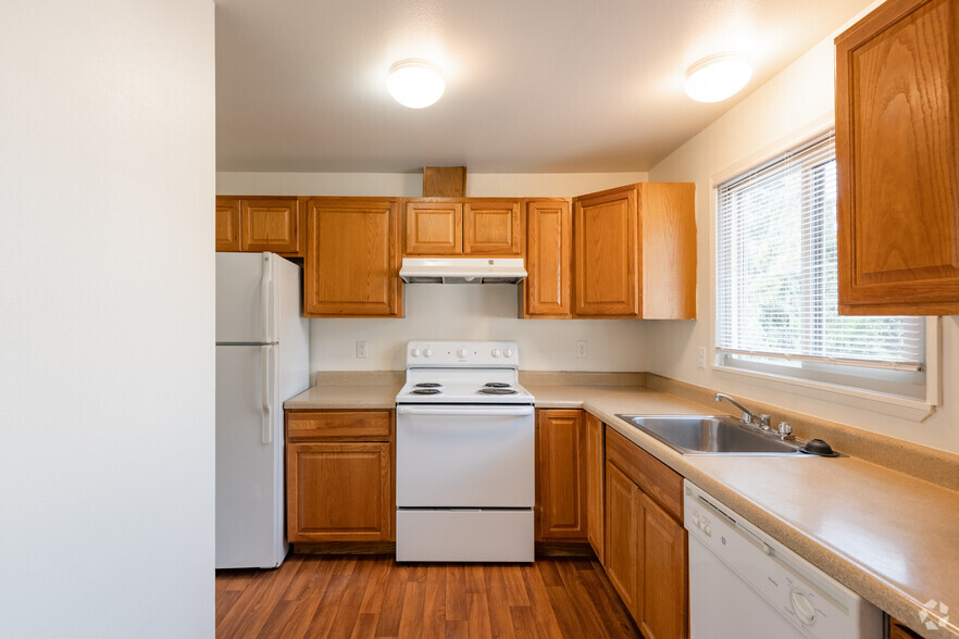 2BD, 1BA - 899-1,065SF - PARK HILL/GREENTREE APARTMENTS