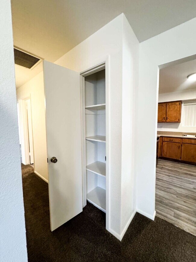 Building Photo - "Centrally located 3 bedroom, 2 bathroom H...