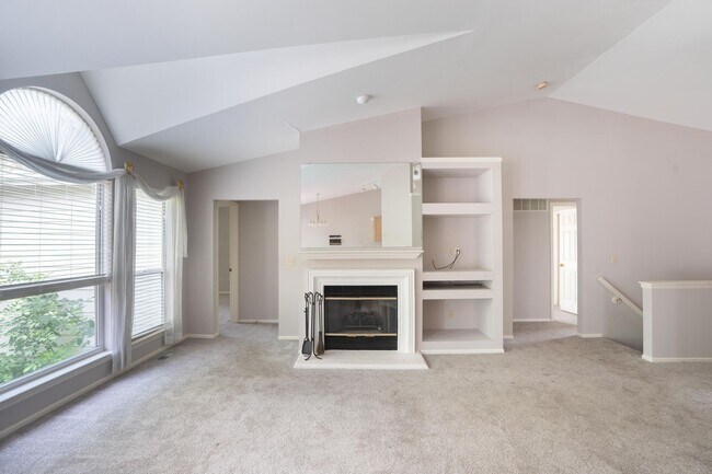 Building Photo - 16944 Hickory Crest Dr