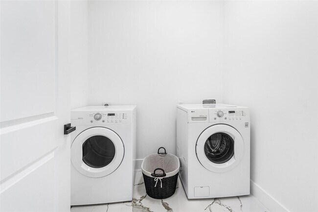 Building Photo - 7132 NW 62nd Terrace