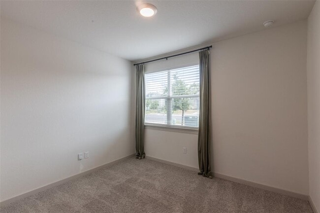 Building Photo - 2913 Louris Ln