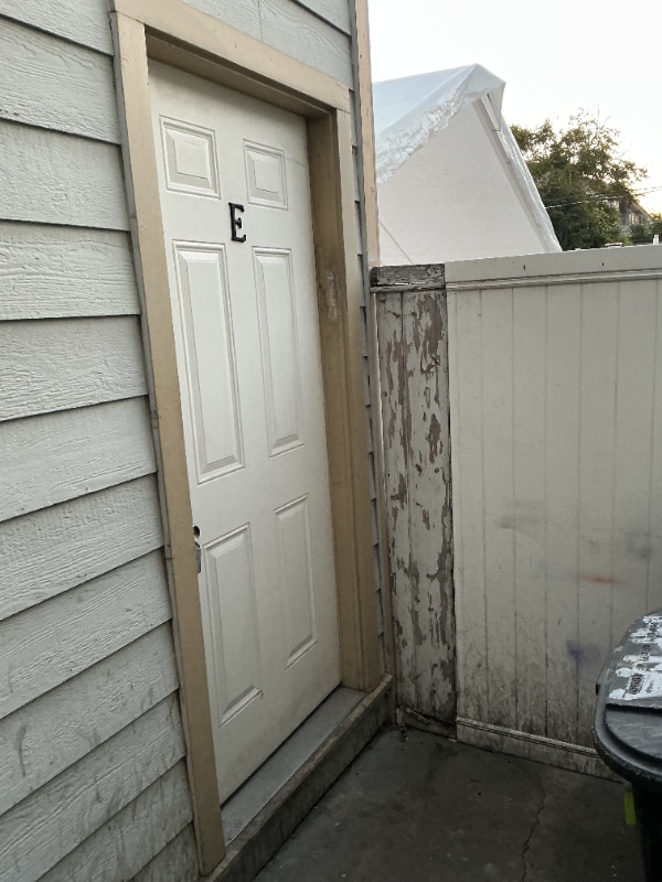 Building Photo - 324 E Broadway