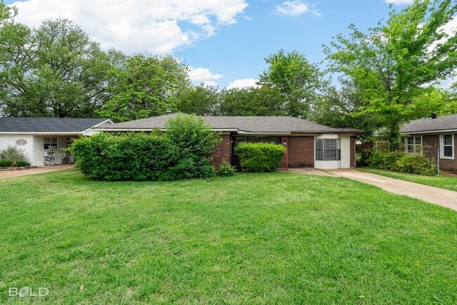 Building Photo - Check Out this 3 bed 2 bath in Bossier!!