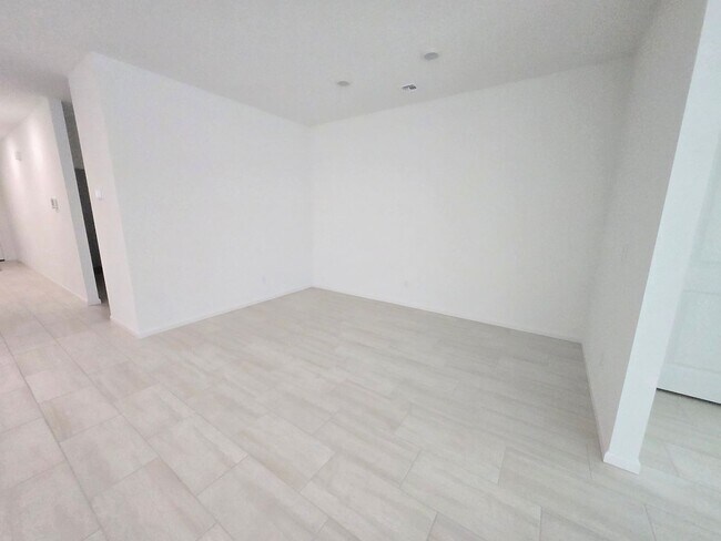 Building Photo - New Build 4 bed/3 Bath Home