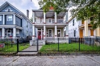 Building Photo - 1913 Perry St