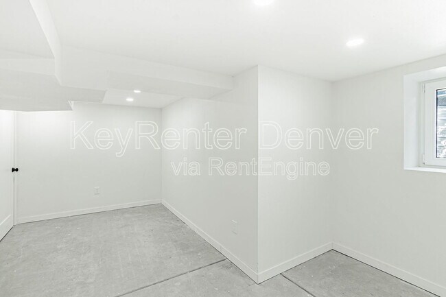 Building Photo - 421 N Stuart St