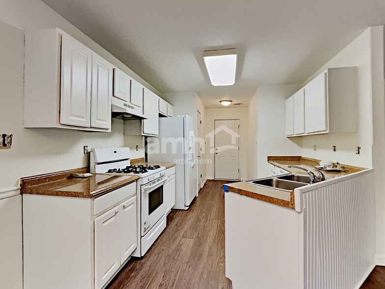 Building Photo - 6465 Chestnut Bend Dr