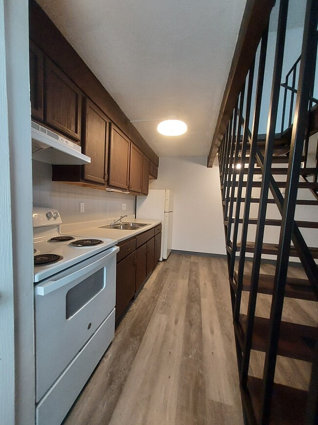 Building Photo - 187 Buckingham St